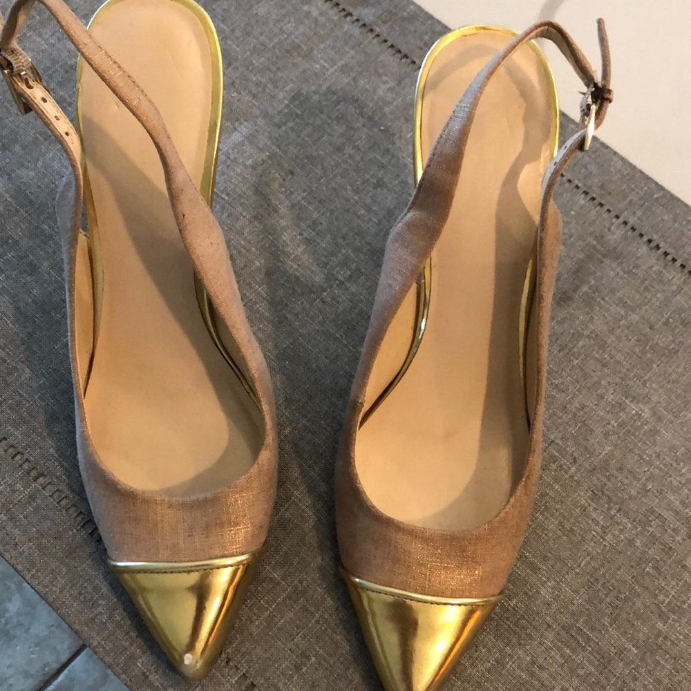 Nine West beautiful gold tip/beige shoes